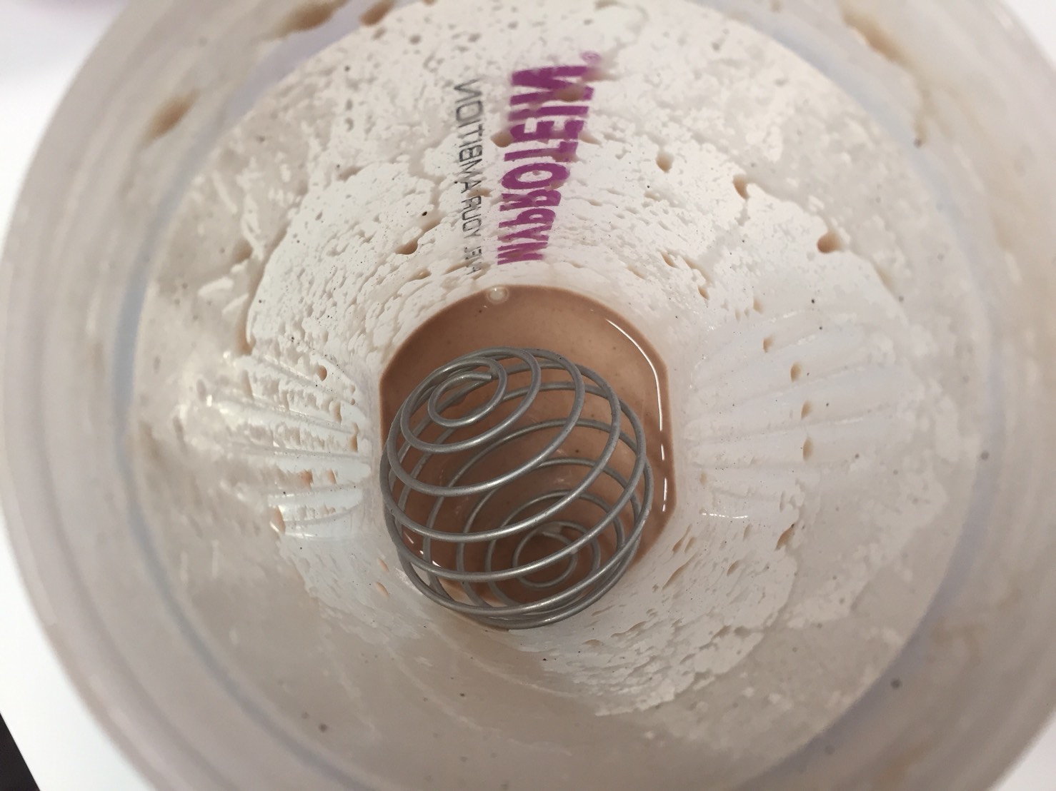 INSTANT OATS(インスタントオーツ)「CHOCOLATE SMOOTH FLAVOUR(チョコレートスムース味)」を飲み終えた様子