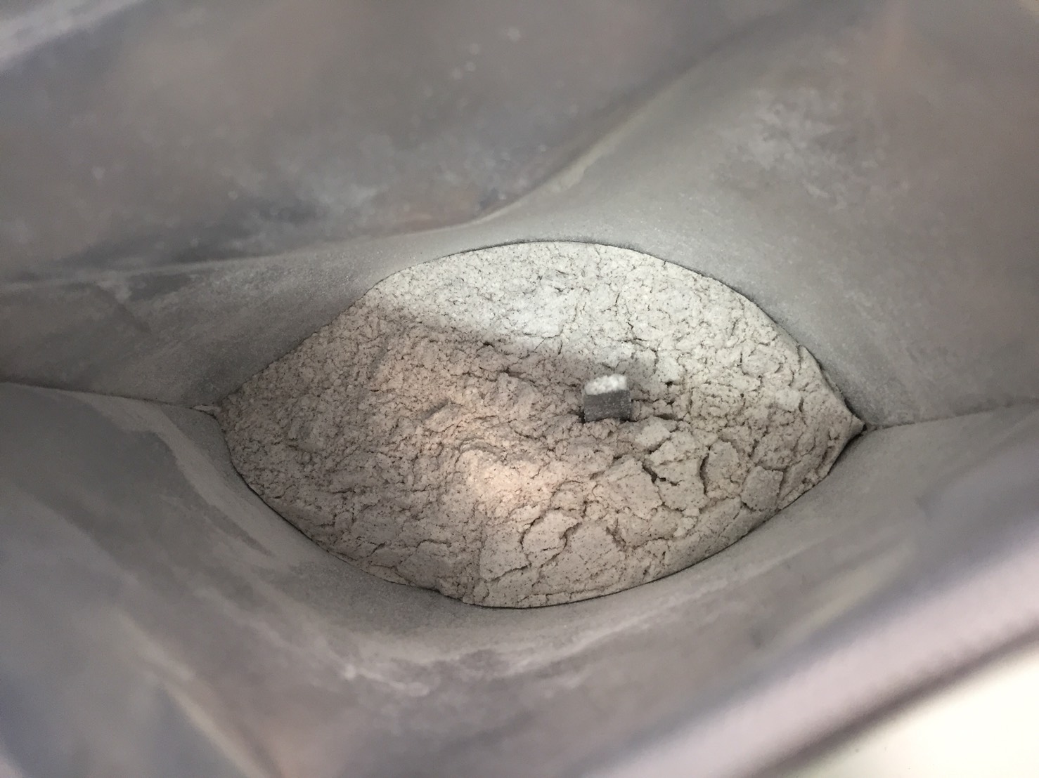 BCAA「コーラ味(COLA FLAVOUR)」を開封した様子