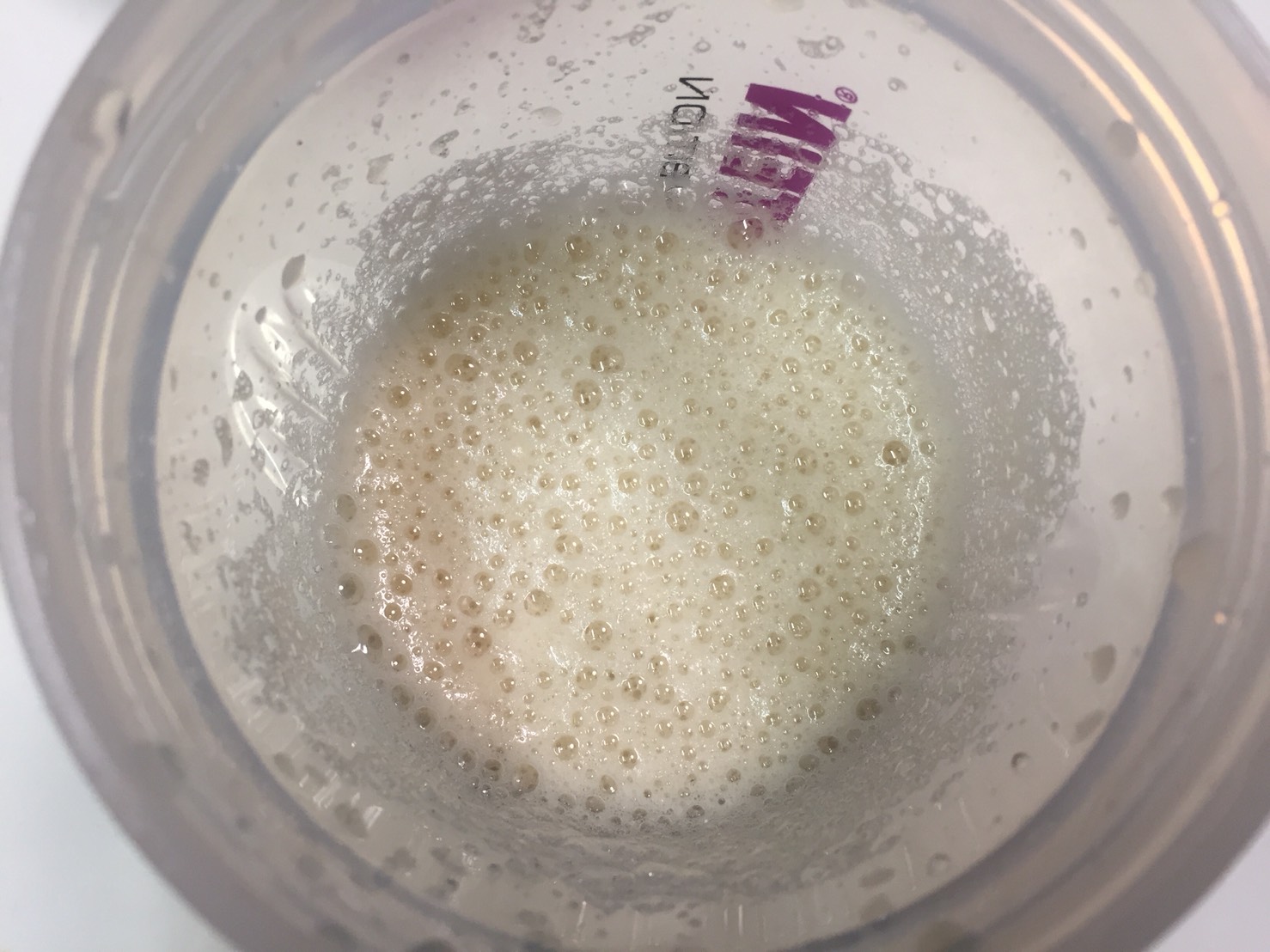 BCAA「コーラ味(COLA FLAVOUR)」をシェイクした直後の様子