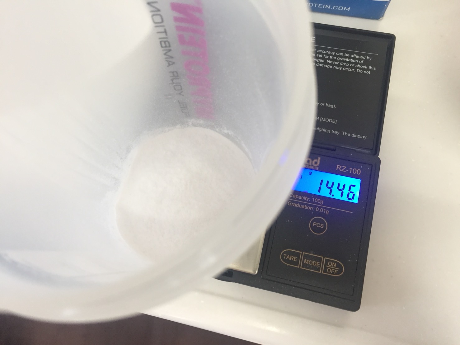 MYPRE2.0(マイプレ2.0)「ORANGE MANGO PASSIONFRUIT FLAVOUR(オレンジマンゴーパッションフルーツ味)」のスプーン摺り切り一杯の様子