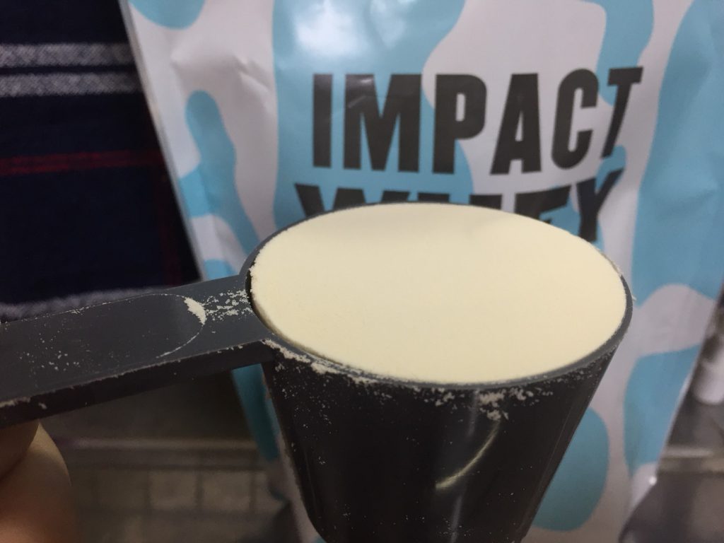【WPC】Impactホエイプロテイン「北海道ミルク風」の粉末の様子