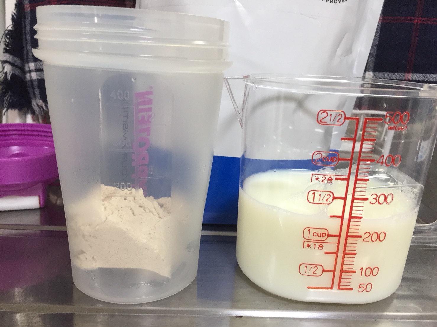 【WPC】Impactホエイプロテイン「サマーフルーツ味」を250mlの無脂肪牛乳に溶かします