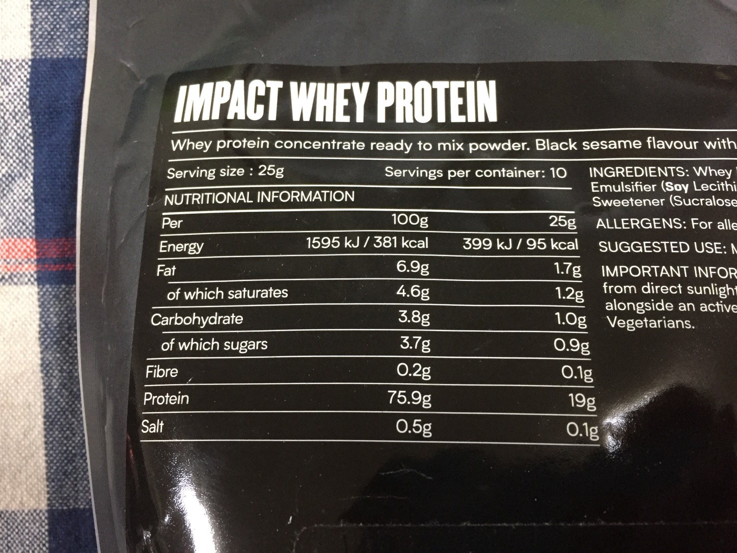 【WPC】Impactホエイプロテイン「黒ゴマ味」の成分表