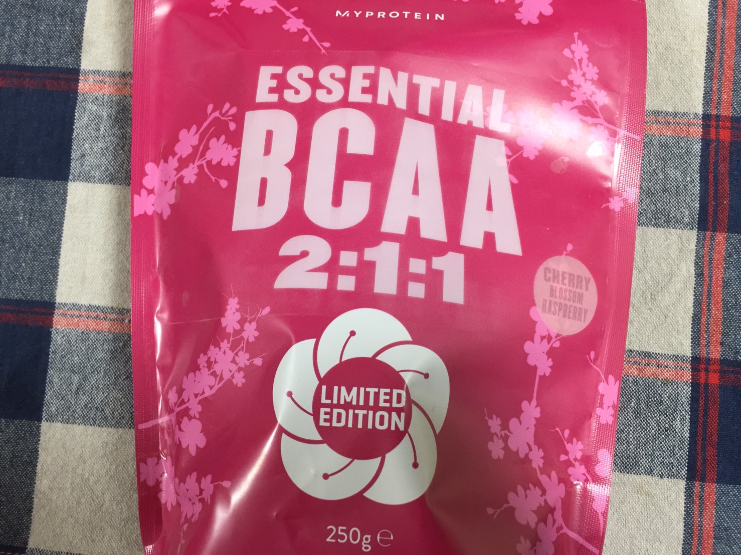 BCAA「チェリーブロッサムラズベリー」のパッケージ