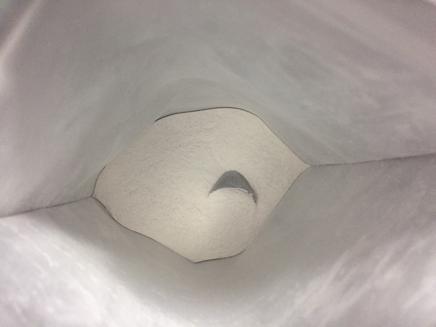 BCAA「チェリーブロッサムラズベリー」を開封した様子