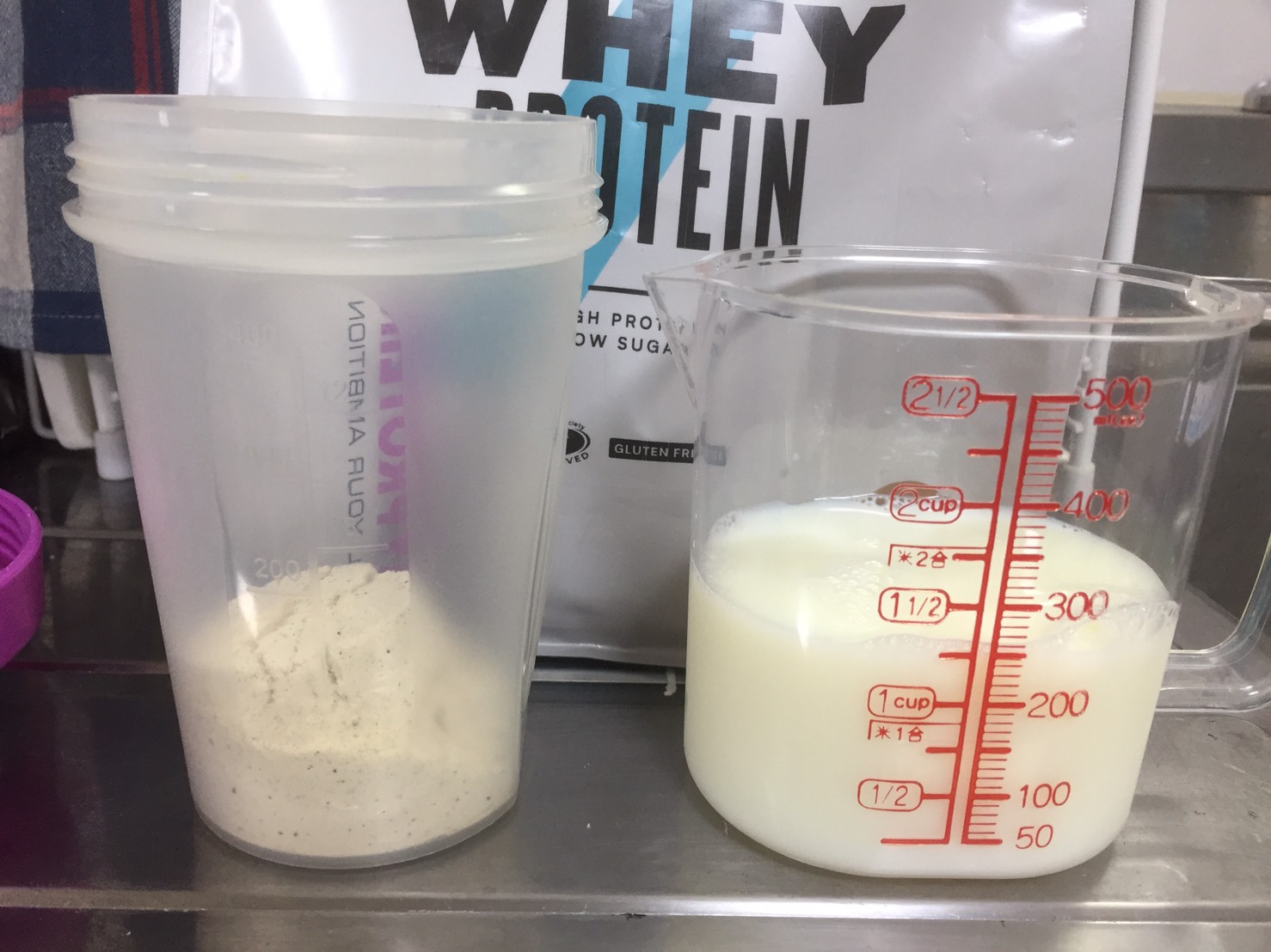 ヘーゼルナッツ味を250mlの無脂肪牛乳に溶かした場合