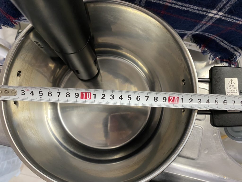 鍋の横幅は22cm