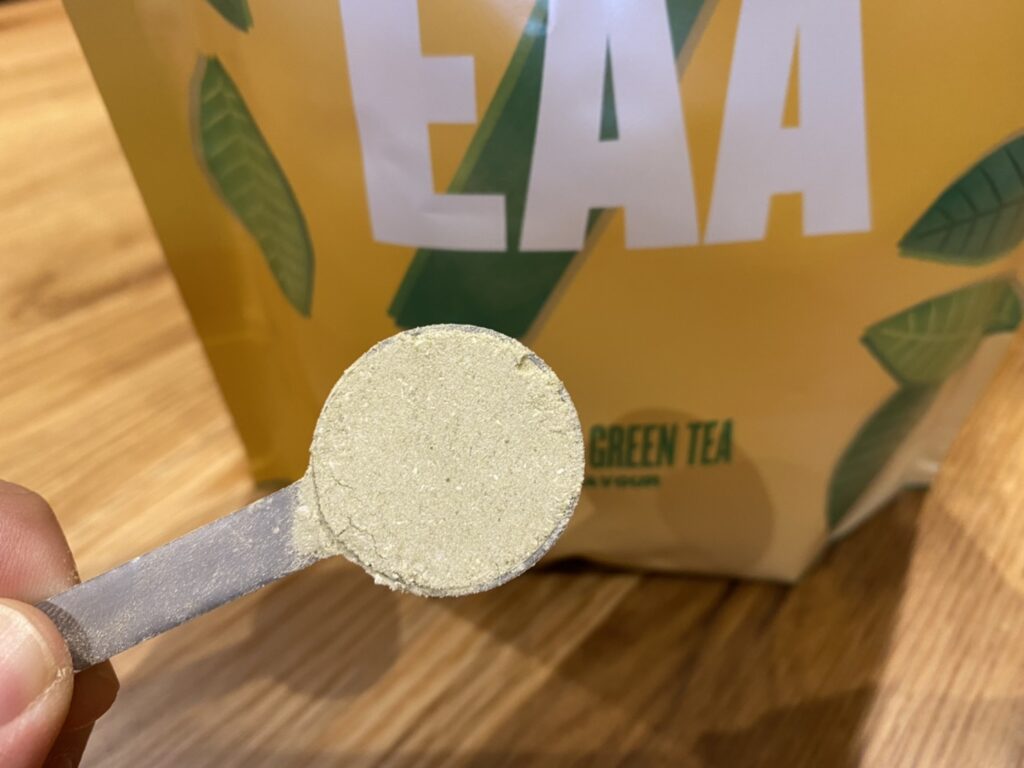 Impact EAA：ゆずグリーンティー味の粉末の様子