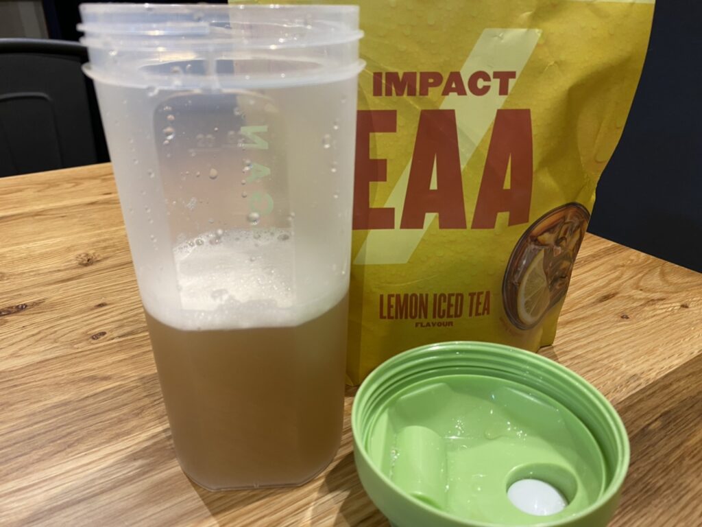 Impact EAA：アイスレモンティー味を300mlの水に溶かした様子