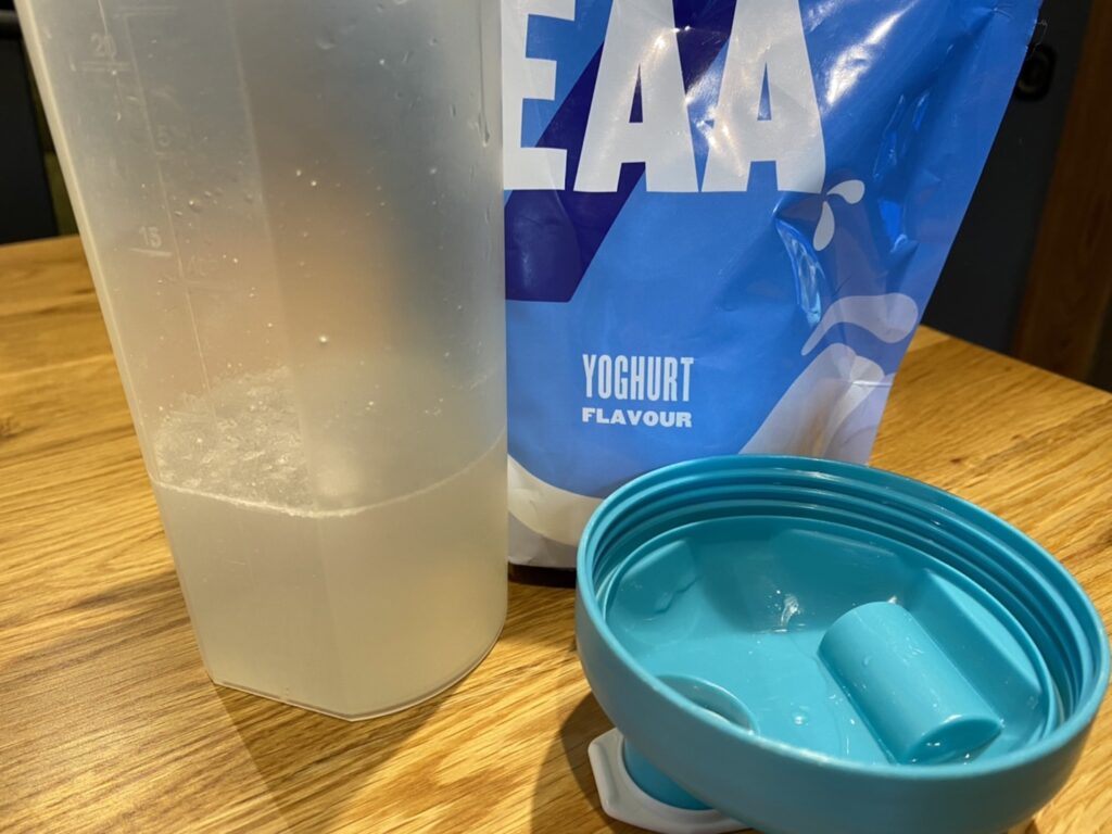Impact EAA：ヨーグルト味を200mlの水に溶かした様子